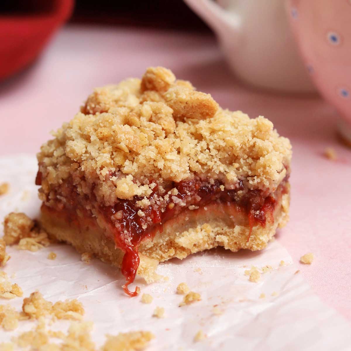 Bake Bakery-Quality Strawberry Crisp Bars: Expert Tips